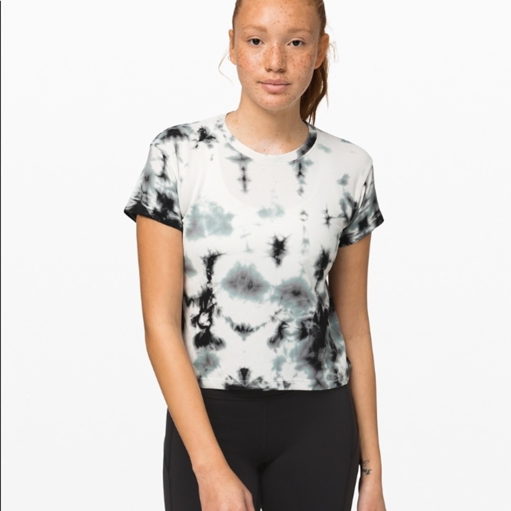 lululemon- train to be short sleeve - Tie Dye